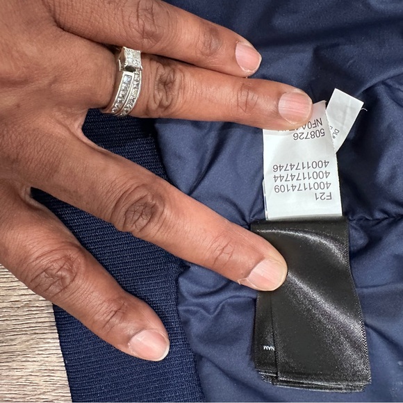 {preloved} Boy’s The North Face Blue Puffer Jacket with Hood - Picture 12 of 14